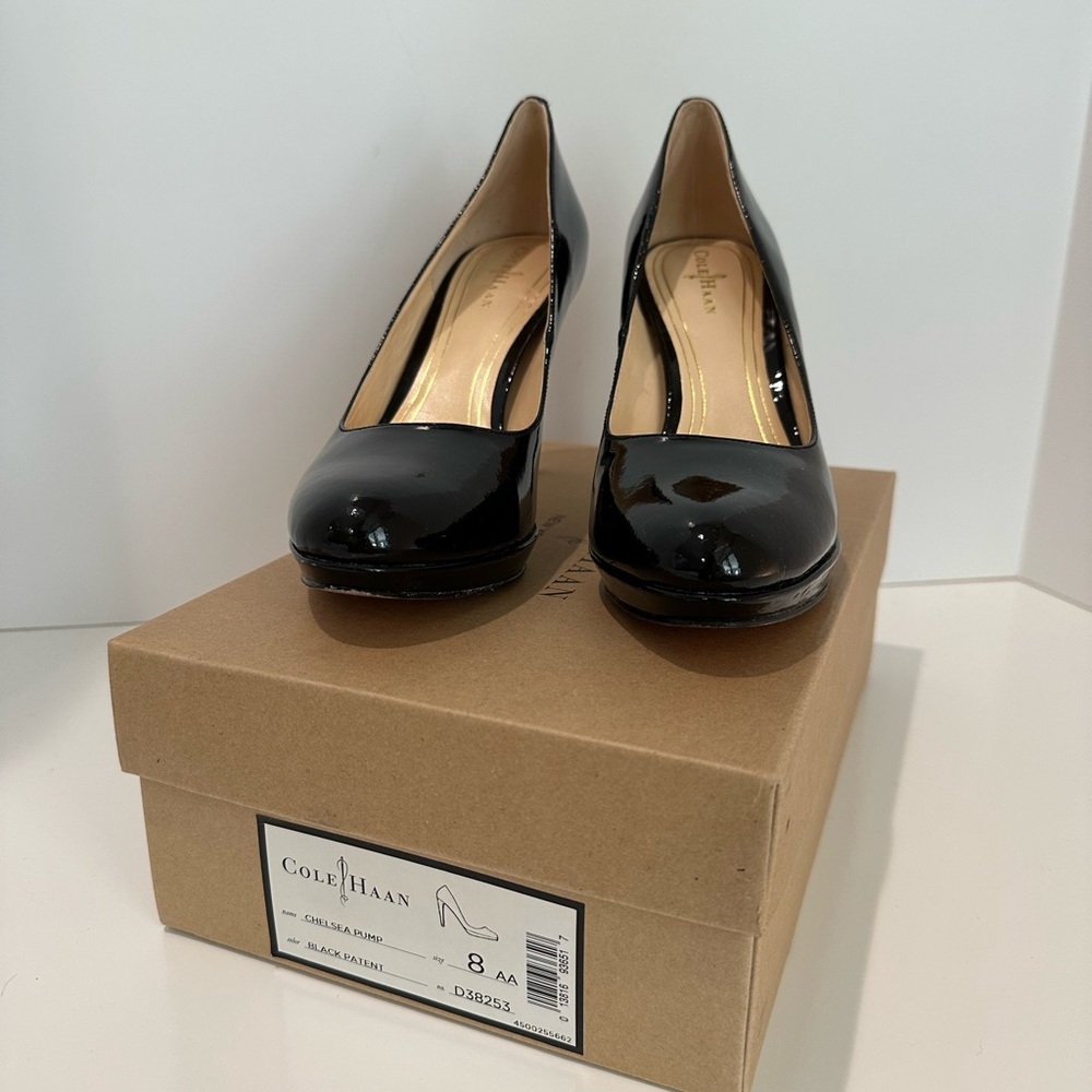 Cole Hahn Chelsea Pump in Black Patent Size 8 N